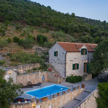 Dol-three Bedroom With Pool פוסטיר