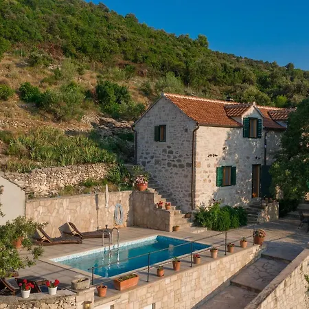 Dol-three Bedroom With Pool וילה